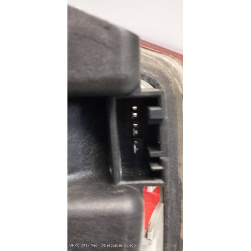 Recambio de piloto trasero derecho interior para bmw serie 3 touring (e46) 320d referencia OEM IAM 8374810  