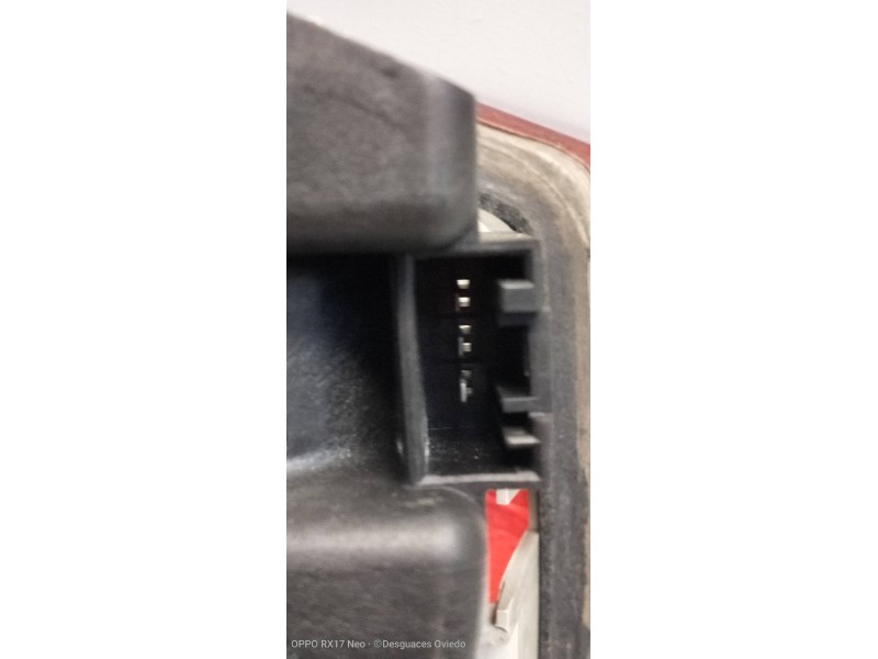 Recambio de piloto trasero derecho interior para bmw serie 3 touring (e46) 320d referencia OEM IAM 8374810  