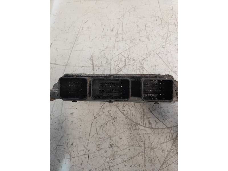 Recambio de centralita motor uce para dacia sandero ambiance referencia OEM IAM S120205102A 8201117953 8201082039 SIM32