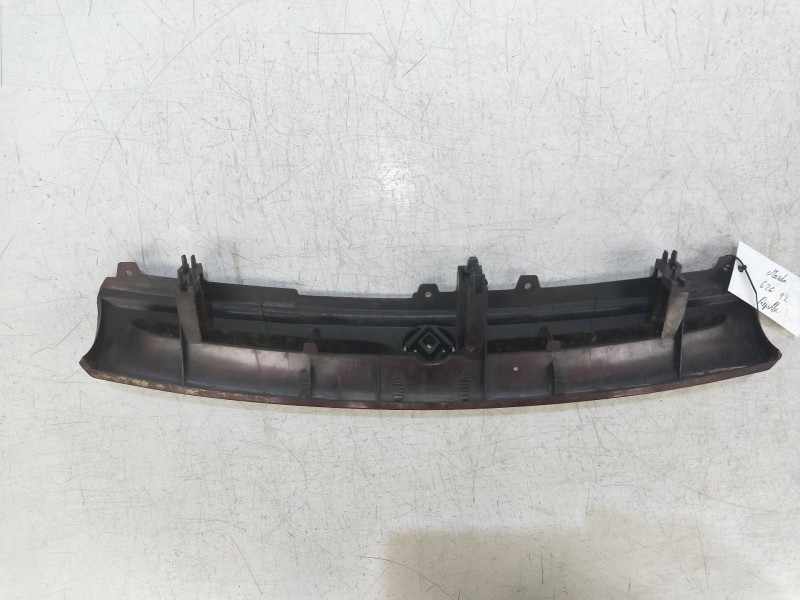 Recambio de rejilla delantera para mazda 626 berlina (ge) 2.5 v6 24v cat referencia OEM IAM   