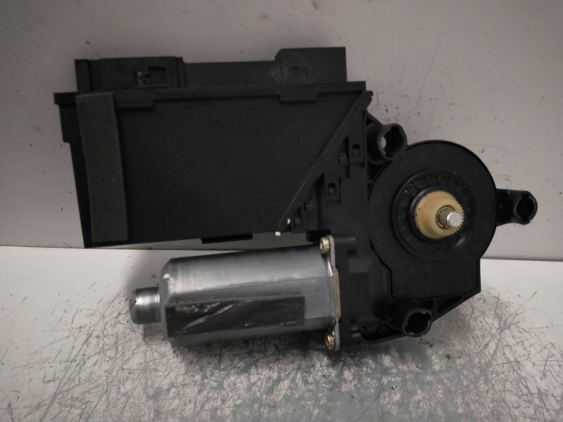 Recambio de elevalunas trasero izquierdo para volkswagen phaeton (3d2/3d8) v6 (4 asientos) referencia OEM IAM 3D0839751 22719005