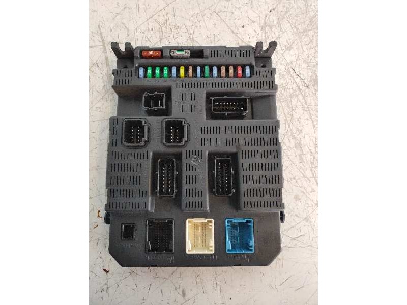 Recambio de caja reles / fusibles para citroen c4 berlina vtr plus referencia OEM IAM 9663798480 P0800 