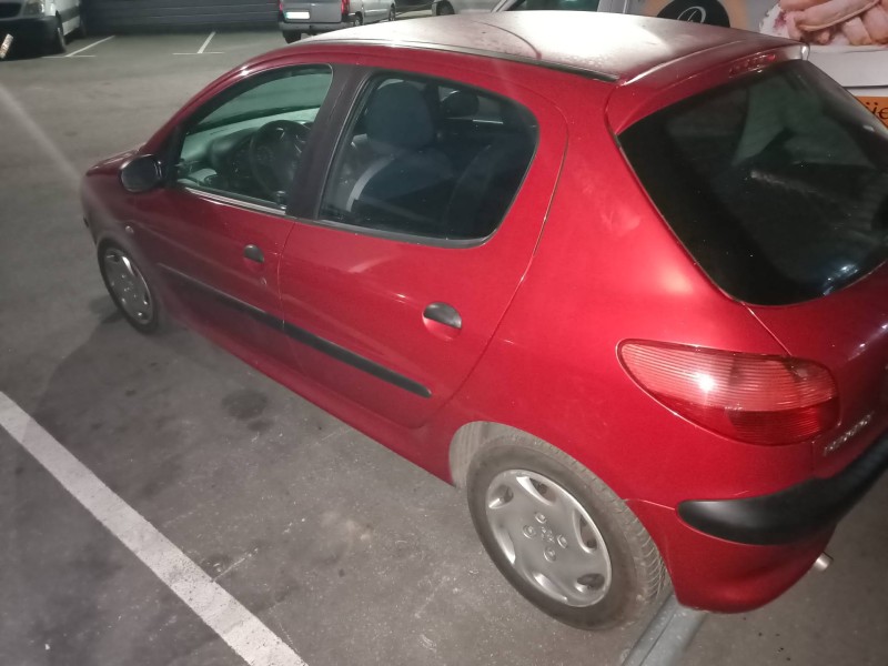 peugeot 206 berlina del año 2001