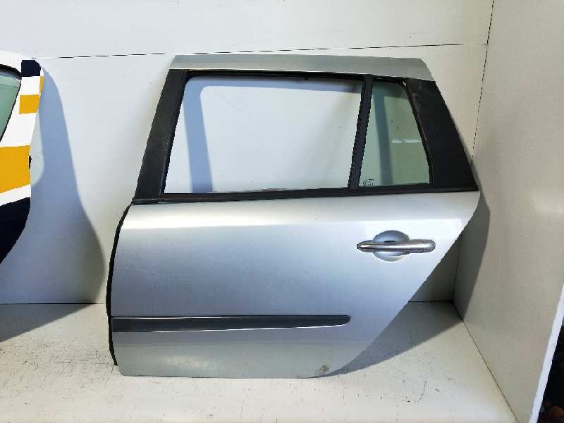 Recambio de puerta trasera izquierda para renault laguna ii grandtour (kg0) dynamique referencia OEM IAM   