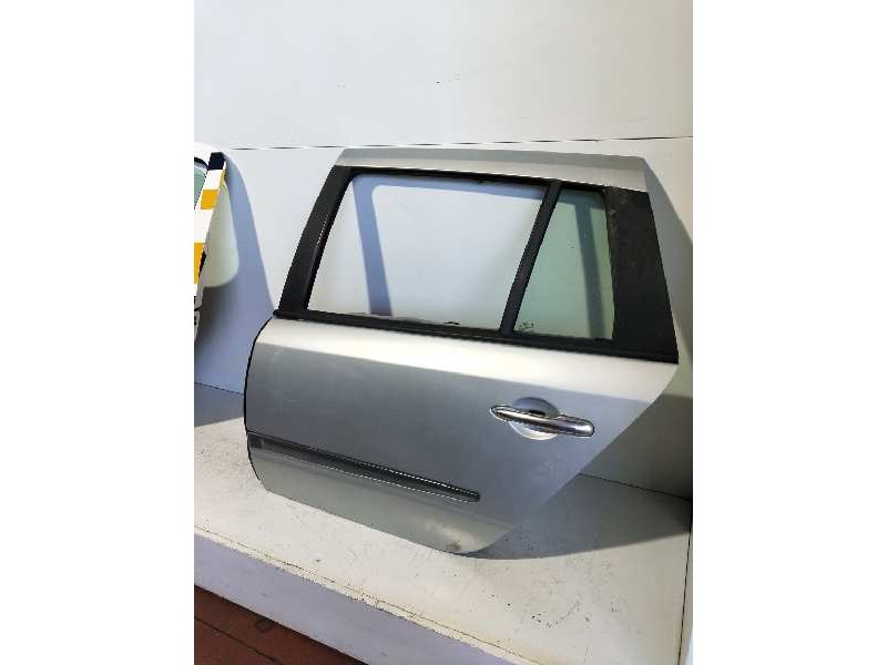 Recambio de puerta trasera izquierda para renault laguna ii grandtour (kg0) dynamique referencia OEM IAM   