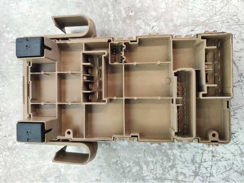 Recambio de caja reles / fusibles para subaru legacy lim. b14 limited referencia OEM IAM 82201AJ000 E2 