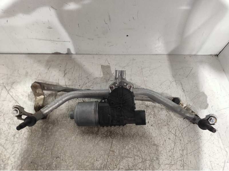 Recambio de motor limpia delantero para peugeot 208 style referencia OEM IAM 0390241540 3397021391 