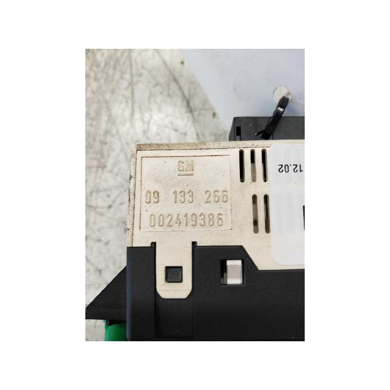 Recambio de pantalla multifuncion para opel astra g berlina comfort referencia OEM IAM 09133266 002419386 96598
