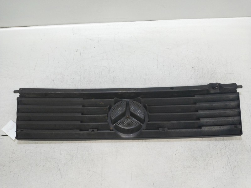 Recambio de rejilla delantera para mercedes mb 100 d caja cerrada / combi 2.4 diesel referencia OEM IAM   