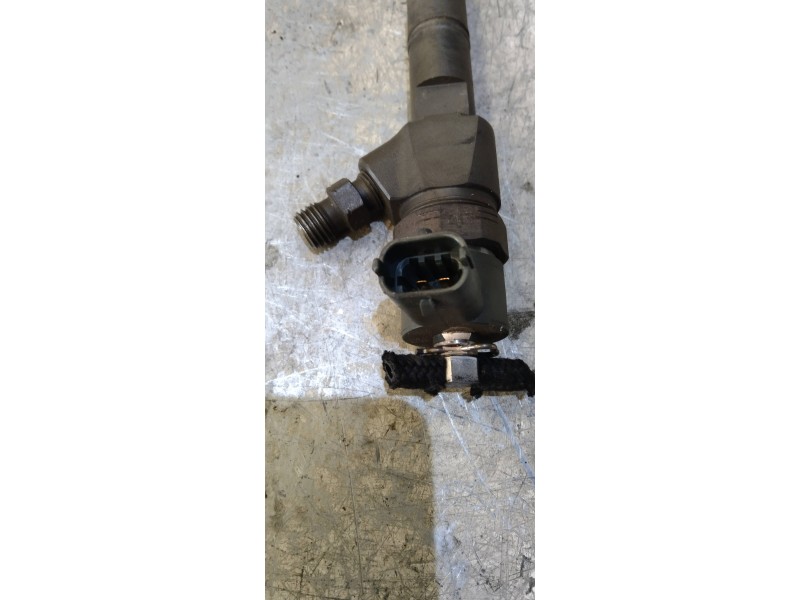Recambio de inyector para opel insignia berlina cosmo referencia OEM IAM 0445110327  