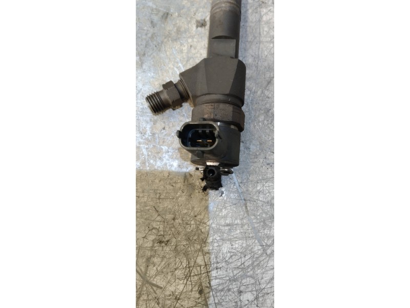 Recambio de inyector para opel insignia berlina cosmo referencia OEM IAM 0445110327  