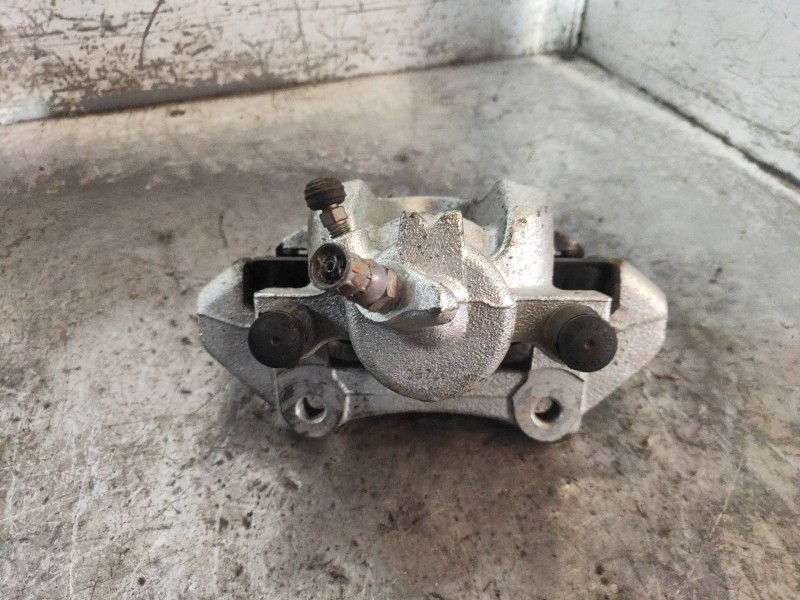 Recambio de pinza freno delantera derecha para dacia sandero 0.9 tce cat referencia OEM IAM   