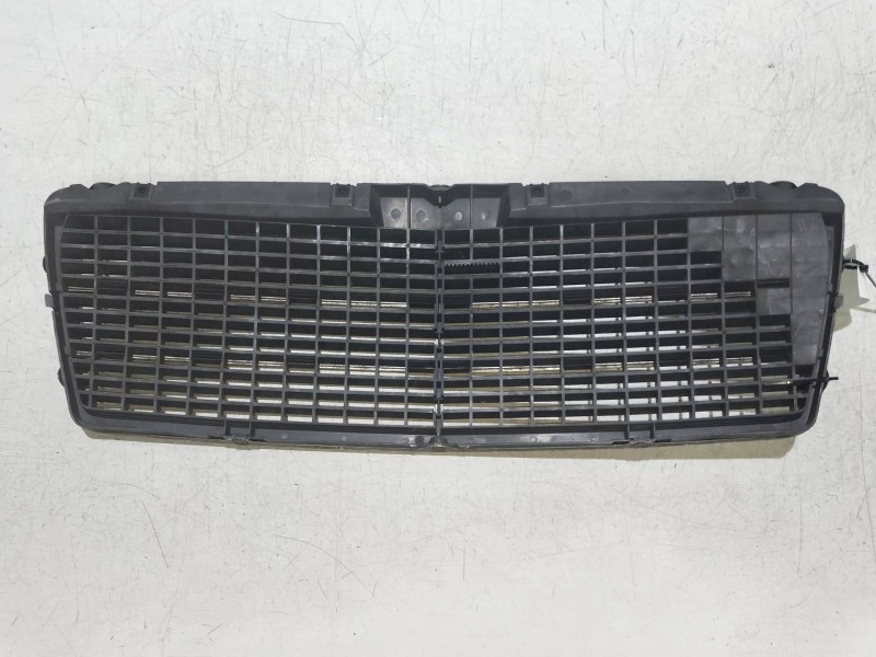 Recambio de rejilla delantera para mercedes clase e (w210) berlina diesel 3.0 diesel cat referencia OEM IAM   
