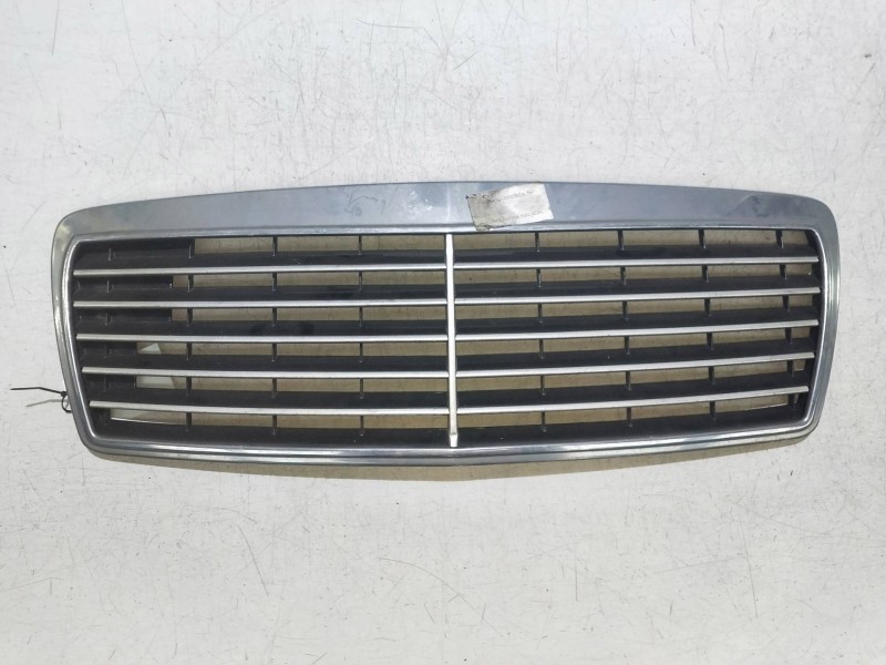 Recambio de rejilla delantera para mercedes clase e (w210) berlina diesel 3.0 turbodiesel cat referencia OEM IAM   