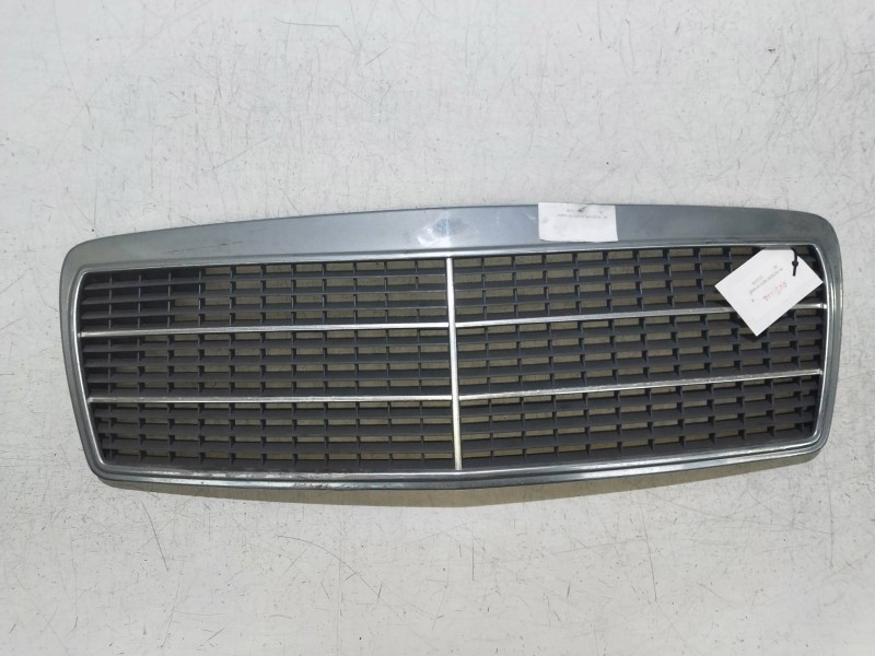 Recambio de rejilla delantera para mercedes clase e (w210) berlina referencia OEM IAM   