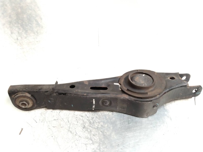 Recambio de brazo suspension inferior trasero izquierdo para kia sorento 2.2 crdi cat referencia OEM IAM   