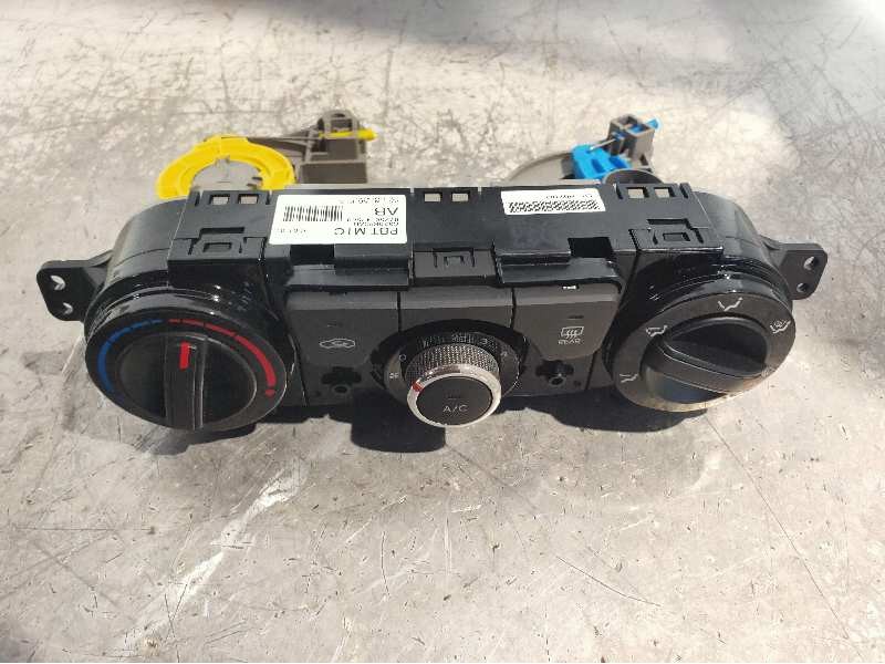 Recambio de mando calefaccion / aire acondicionado para hyundai i20 style s referencia OEM IAM 972504P560  