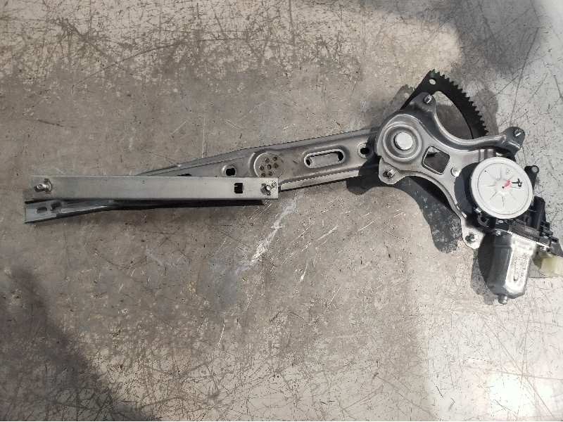 Recambio de elevalunas delantero derecho para hyundai i20 style s referencia OEM IAM 988201J100 2621004670 