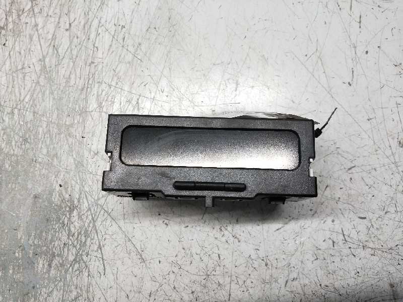 Recambio de pantalla multifuncion para renault megane ii familiar authentique confort referencia OEM IAM 8200107839B  