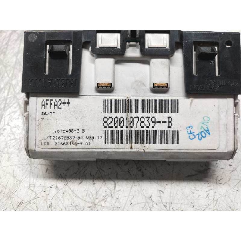 Recambio de pantalla multifuncion para renault megane ii familiar authentique confort referencia OEM IAM 8200107839B  