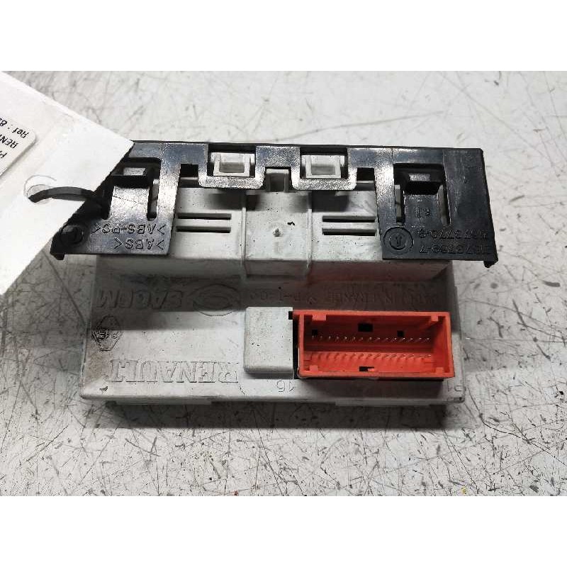 Recambio de pantalla multifuncion para renault megane ii familiar authentique confort referencia OEM IAM 8200107839B  