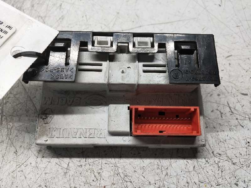 Recambio de pantalla multifuncion para renault megane ii familiar authentique confort referencia OEM IAM 8200107839B  