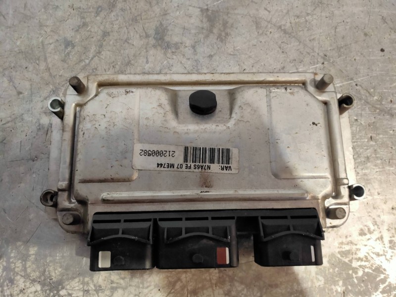 Recambio de centralita motor uce para citroen xsara coupe 1.6i 16v vts referencia OEM IAM 0261206606 9638765980 13 BOSCH