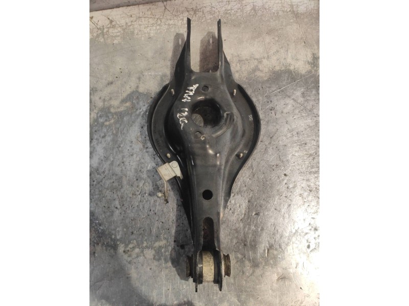 Recambio de brazo suspension inferior trasero izquierdo para bmw serie 3 lim. (f30) 318d referencia OEM IAM   33326792543