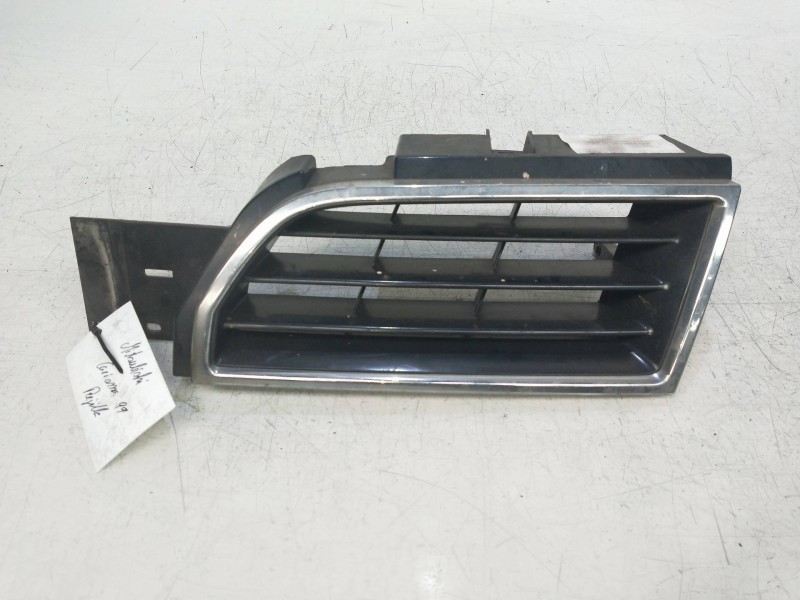 Recambio de rejilla delantera para mitsubishi carisma berlina 5 (da0) 1.6 cat referencia OEM IAM   