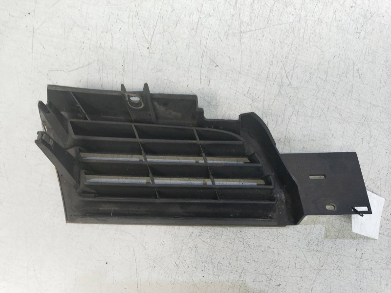 Recambio de rejilla delantera para mitsubishi carisma berlina 5 (da0) 1.6 cat referencia OEM IAM   