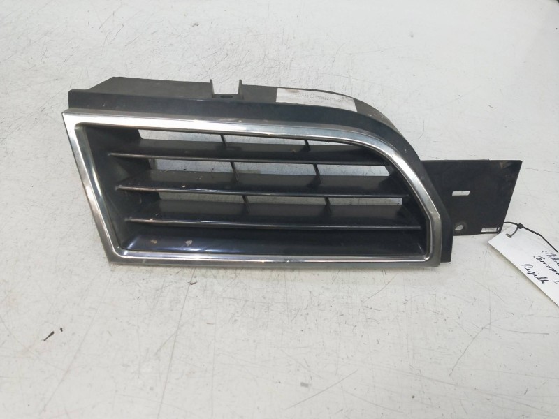Recambio de rejilla delantera para mitsubishi carisma berlina 5 (da0) 1.6 cat referencia OEM IAM   
