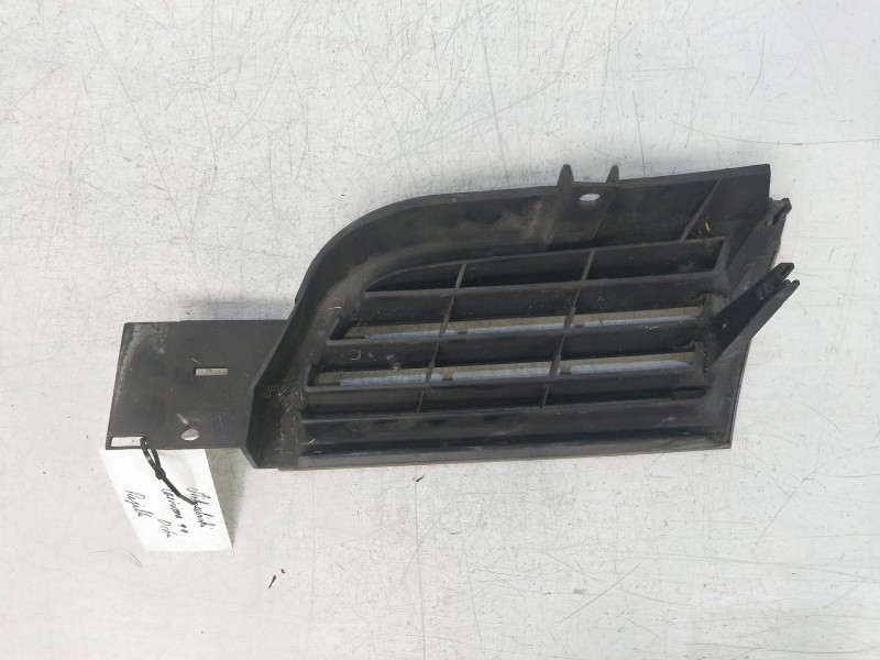 Recambio de rejilla delantera para mitsubishi carisma berlina 5 (da0) 1.6 cat referencia OEM IAM   