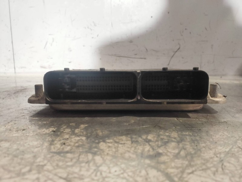 Recambio de centralita motor uce para volkswagen polo berlina (6n2) conceptline referencia OEM IAM 0281010377 038906012CT 28SA45