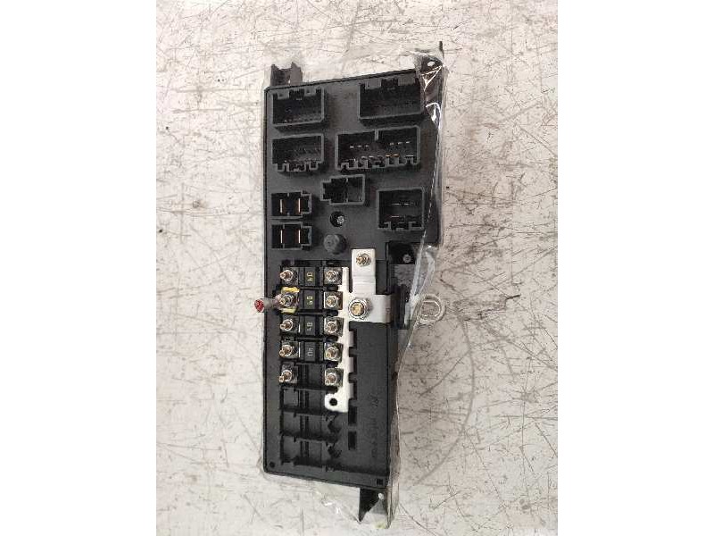 Recambio de caja reles / fusibles para volvo s60 berlina d5 referencia OEM IAM 518828108  