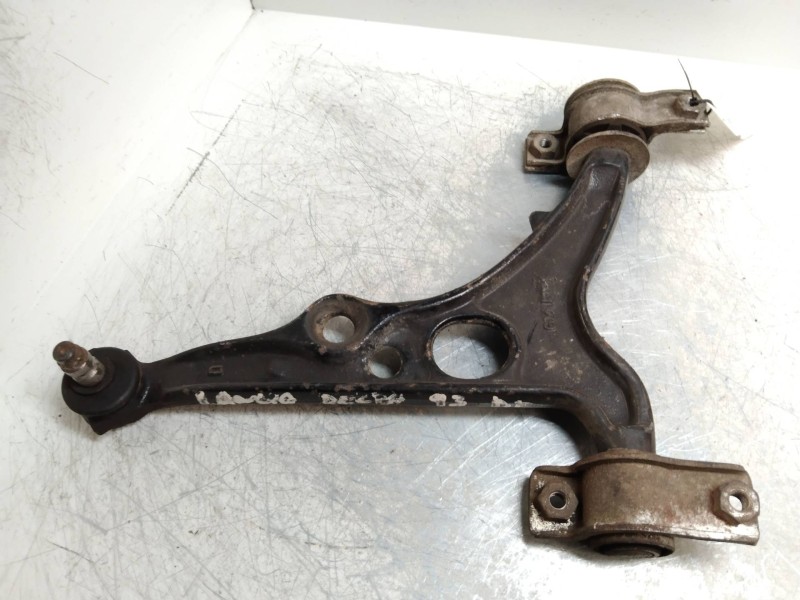 Recambio de brazo suspension inferior delantero derecho para lancia delta 1.4 cat referencia OEM IAM   