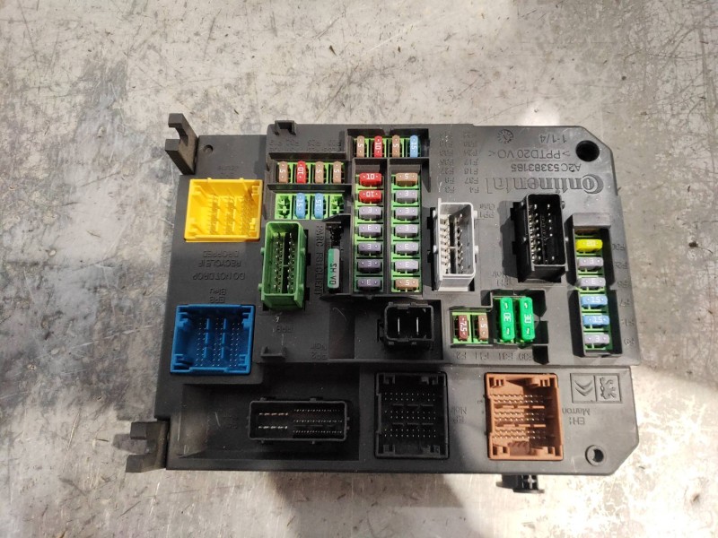 Recambio de caja reles / fusibles para citroen ds5 design referencia OEM IAM 9806687980 BSIQ0401 