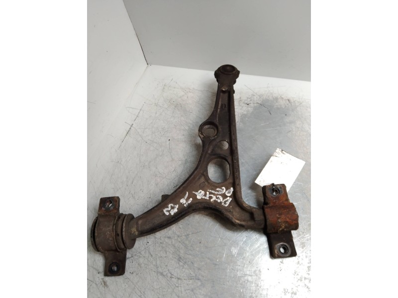 Recambio de brazo suspension inferior delantero derecho para lancia delta 1.4 cat referencia OEM IAM   