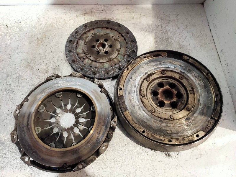 Recambio de kit embrague para volvo v50 familiar 1.6 d kinetic referencia OEM IAM   