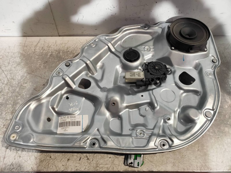 Recambio de elevalunas trasero derecho para lancia musa (184) platino referencia OEM IAM 00518084390 50046603 68826 