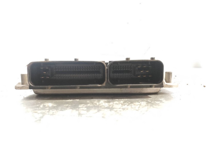 Recambio de centralita motor uce para volkswagen polo (9n1) conceptline referencia OEM IAM 0281010660 038906012EL 28SA5438 BOSCH