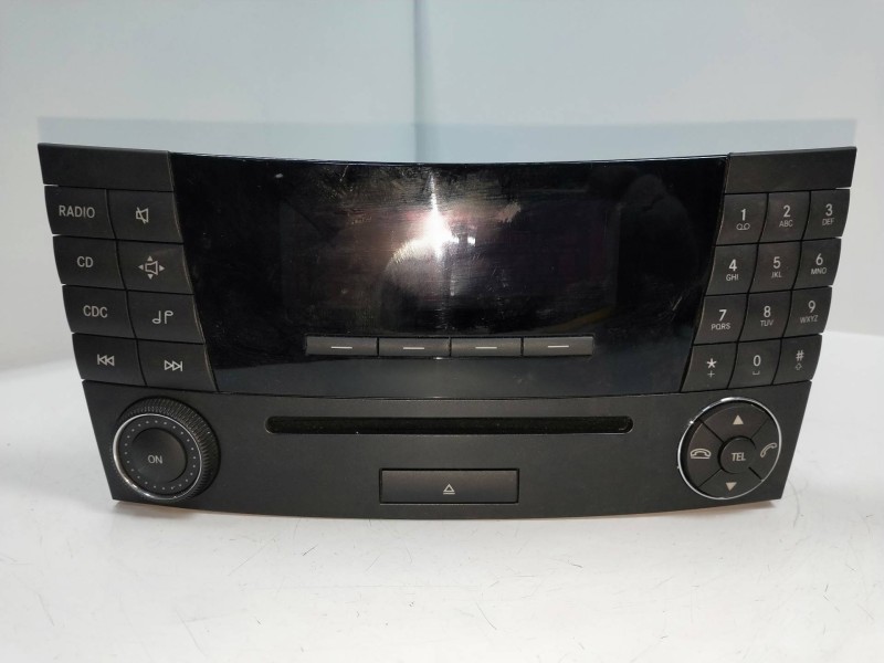 Recambio de sistema audio / radio cd para mercedes clase e (w211) berlina referencia OEM IAM A211820988  