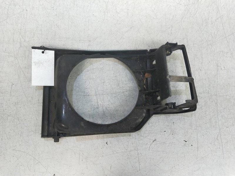 Recambio de rejilla delantera para mitsubishi montero (l040) 2500 td (4-ptas.) referencia OEM IAM   