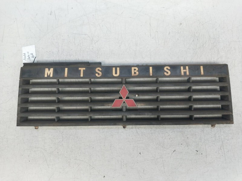 Recambio de rejilla delantera para mitsubishi montero (l040) 2500 td (2-ptas.) referencia OEM IAM   