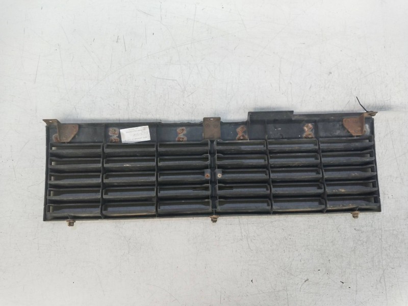 Recambio de rejilla delantera para mitsubishi montero (l040) 2500 td (2-ptas.) referencia OEM IAM   