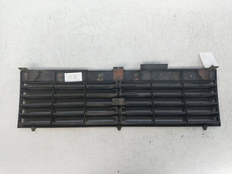 Recambio de rejilla delantera para mitsubishi montero (l040) 2500 td (4-ptas.) referencia OEM IAM   
