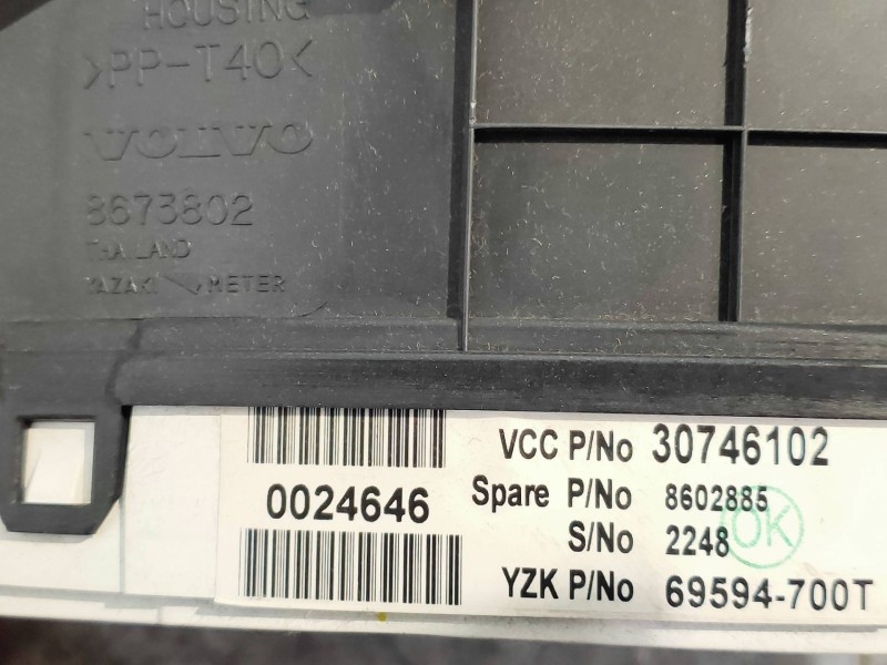 Recambio de cuadro instrumentos para volvo xc70 2.4 diesel cat referencia OEM IAM 69594700T 30746102 8602885 8673802 