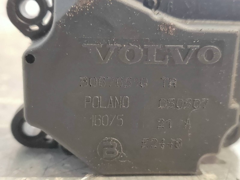 Recambio de motor apertura trampillas climatizador para volvo xc70 2.4 diesel cat referencia OEM IAM 30676511  