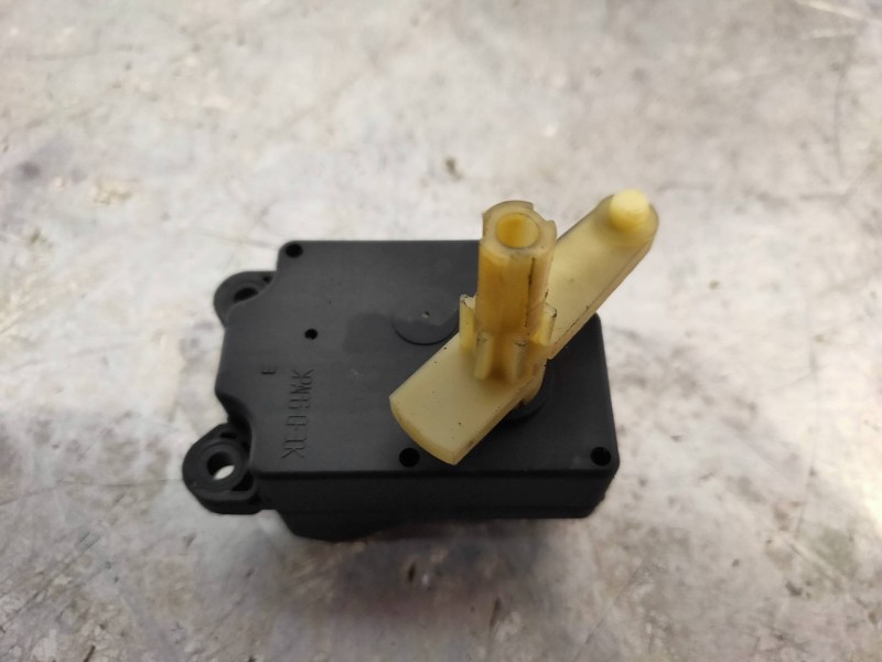 Recambio de motor apertura trampillas climatizador para volvo xc70 2.4 diesel cat referencia OEM IAM 30676511  