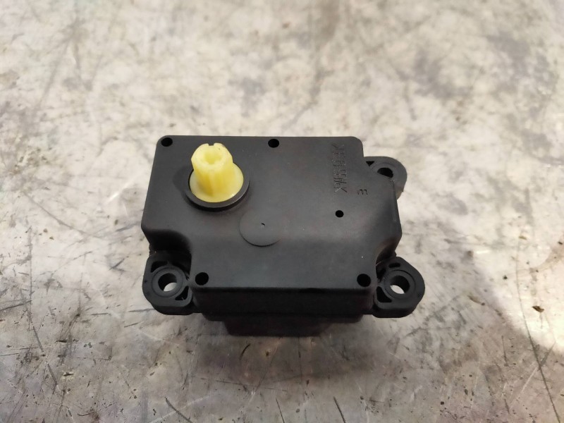 Recambio de motor apertura trampillas climatizador para volvo xc70 2.4 diesel cat referencia OEM IAM 30676511  