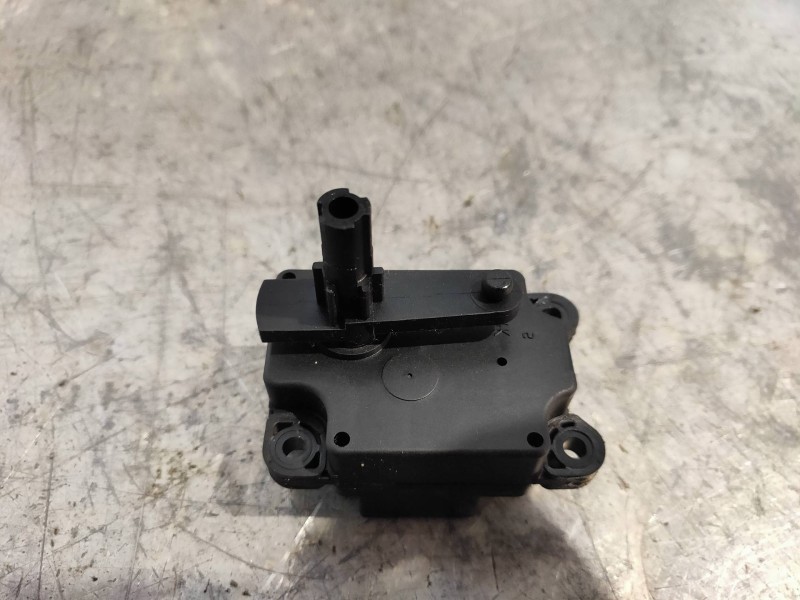 Recambio de motor apertura trampillas climatizador para volvo xc70 2.4 diesel cat referencia OEM IAM 30676511  